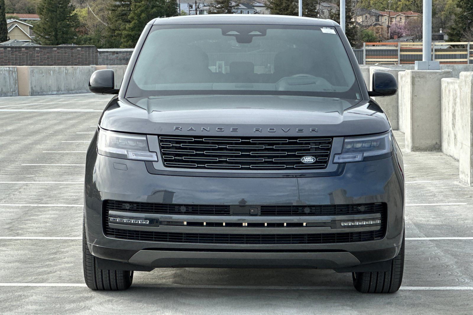 2025 Land Rover Range Rover SE photo 3