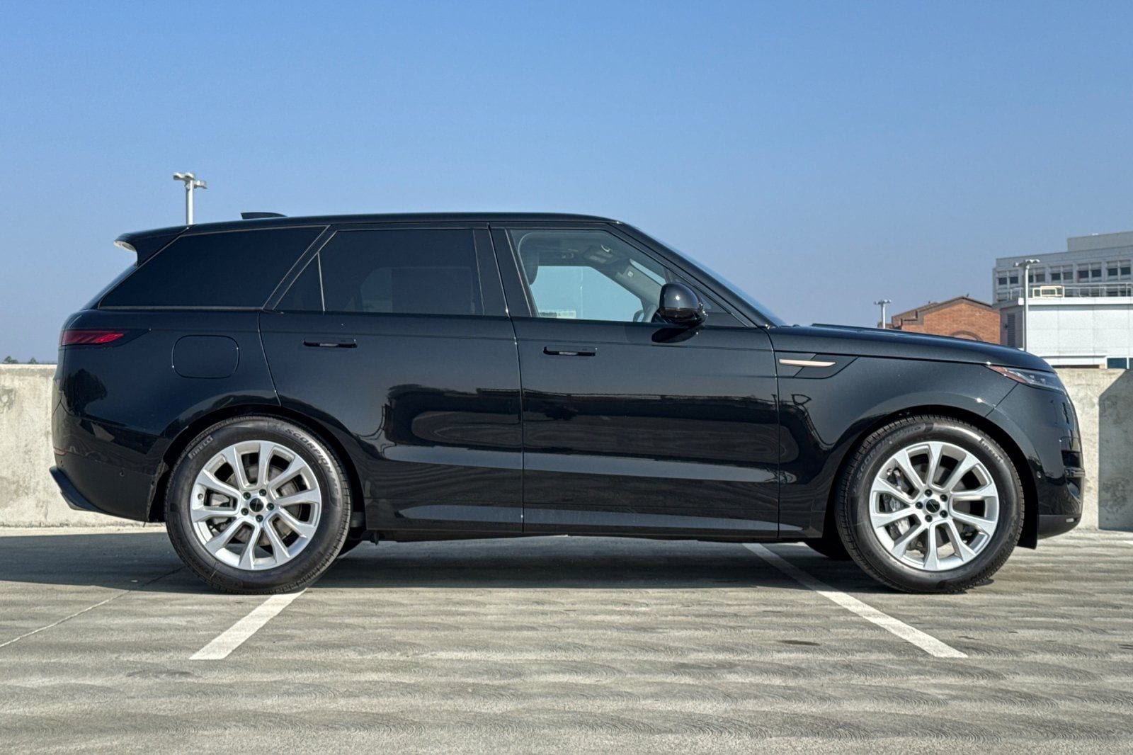 2026 Land Rover Range Rover Sport SE photo 5