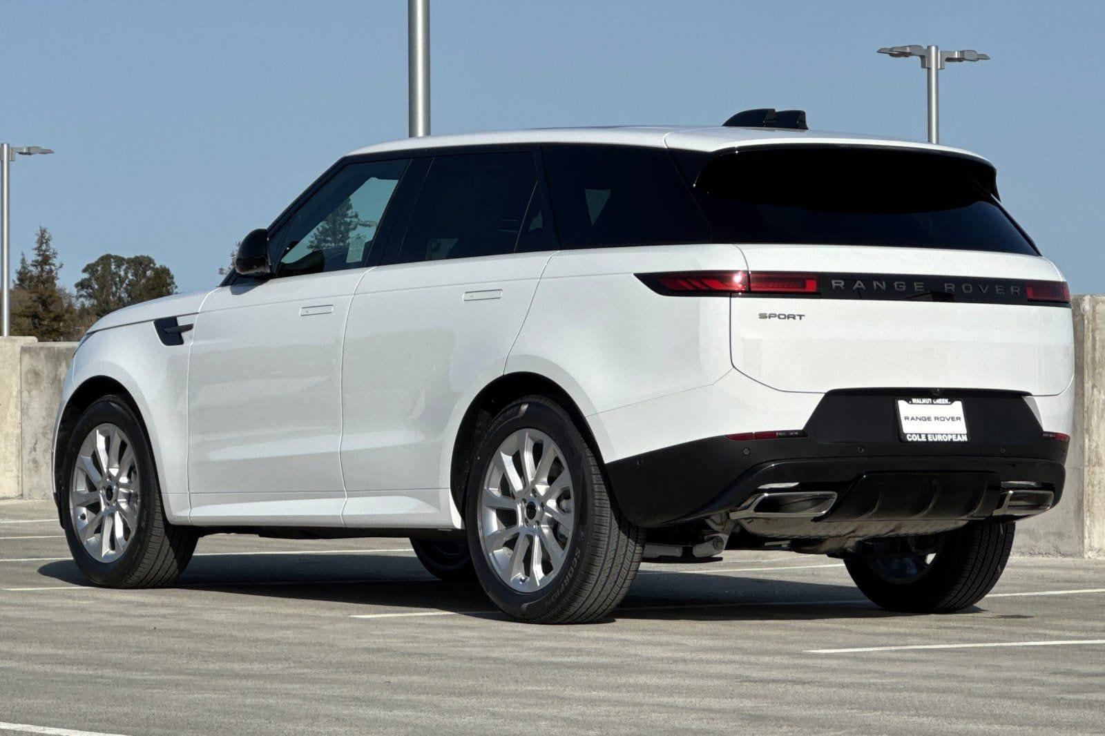 2026 Land Rover Range Rover Sport SE photo 2
