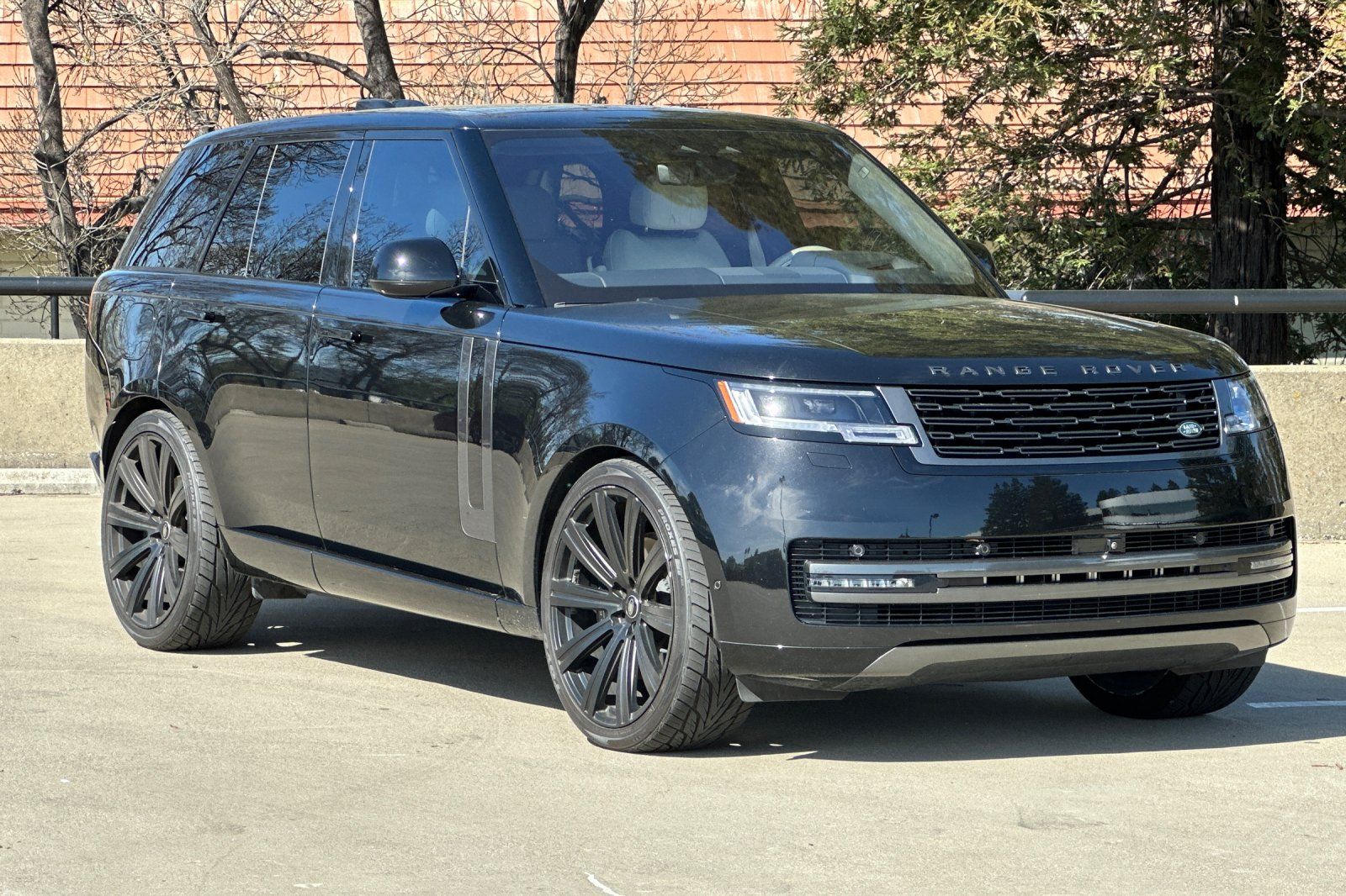 2023 Land Rover Range Rover SE photo 6