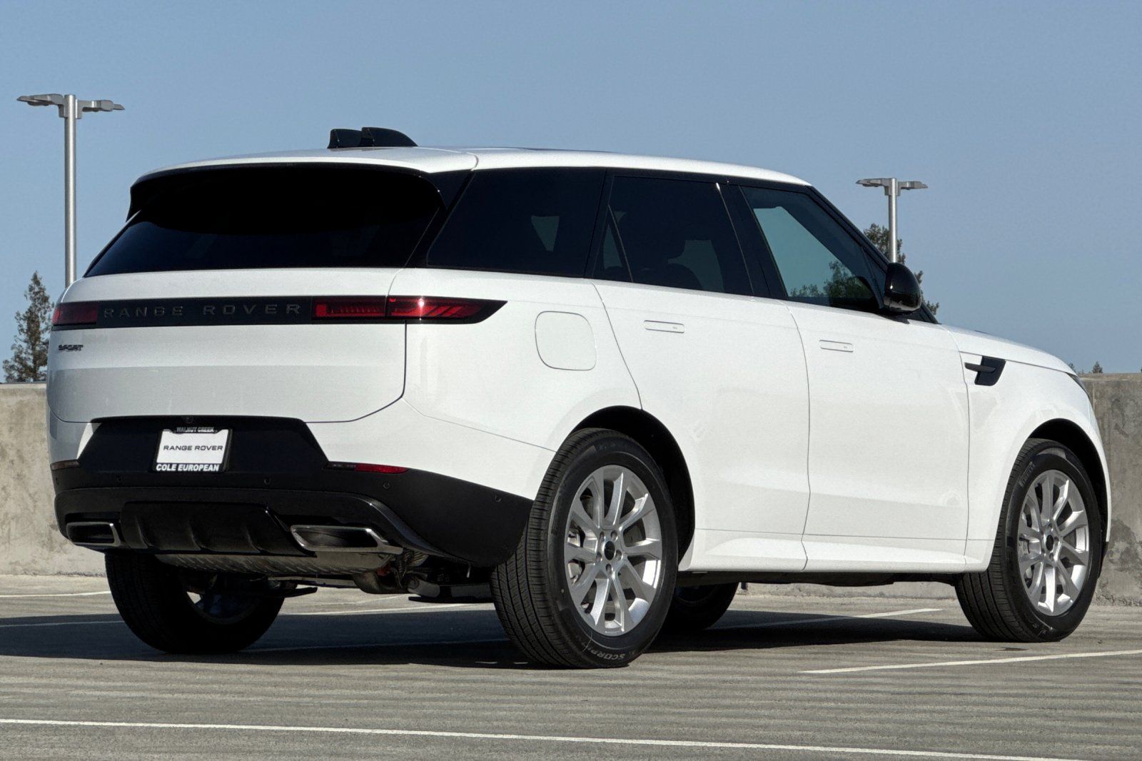 2026 Land Rover Range Rover Sport SE photo 4