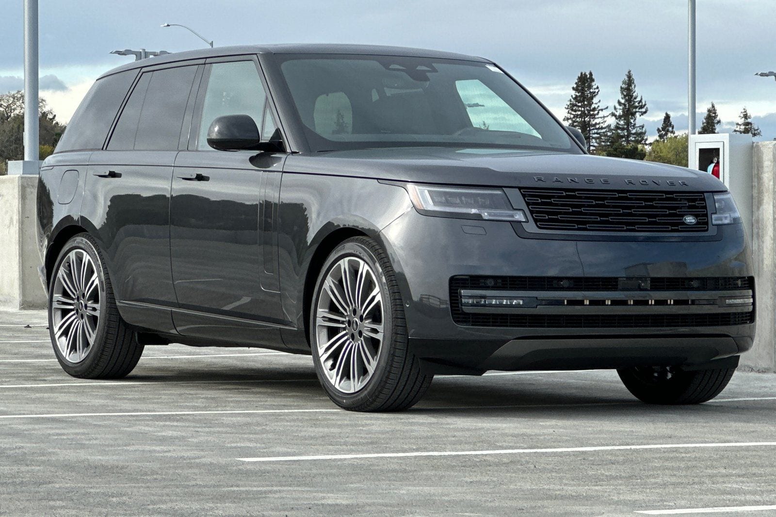2025 Land Rover Range Rover SE photo 6