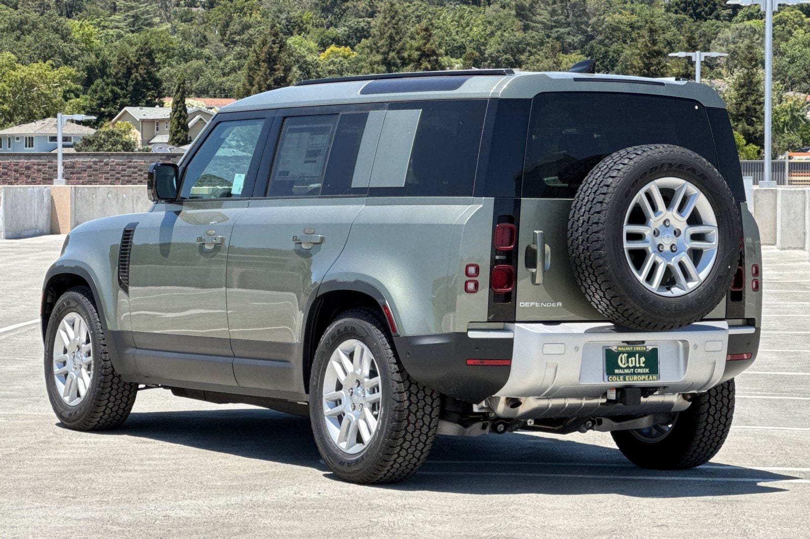 2025 Land Rover Defender 110 S photo 2