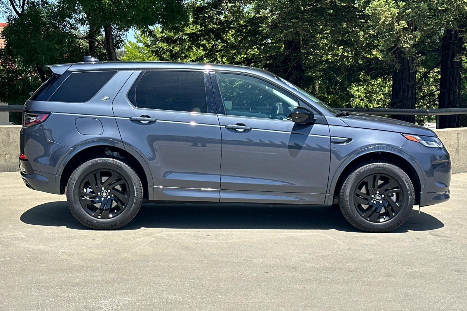 2024 Land Rover Discovery Sport S photo 5