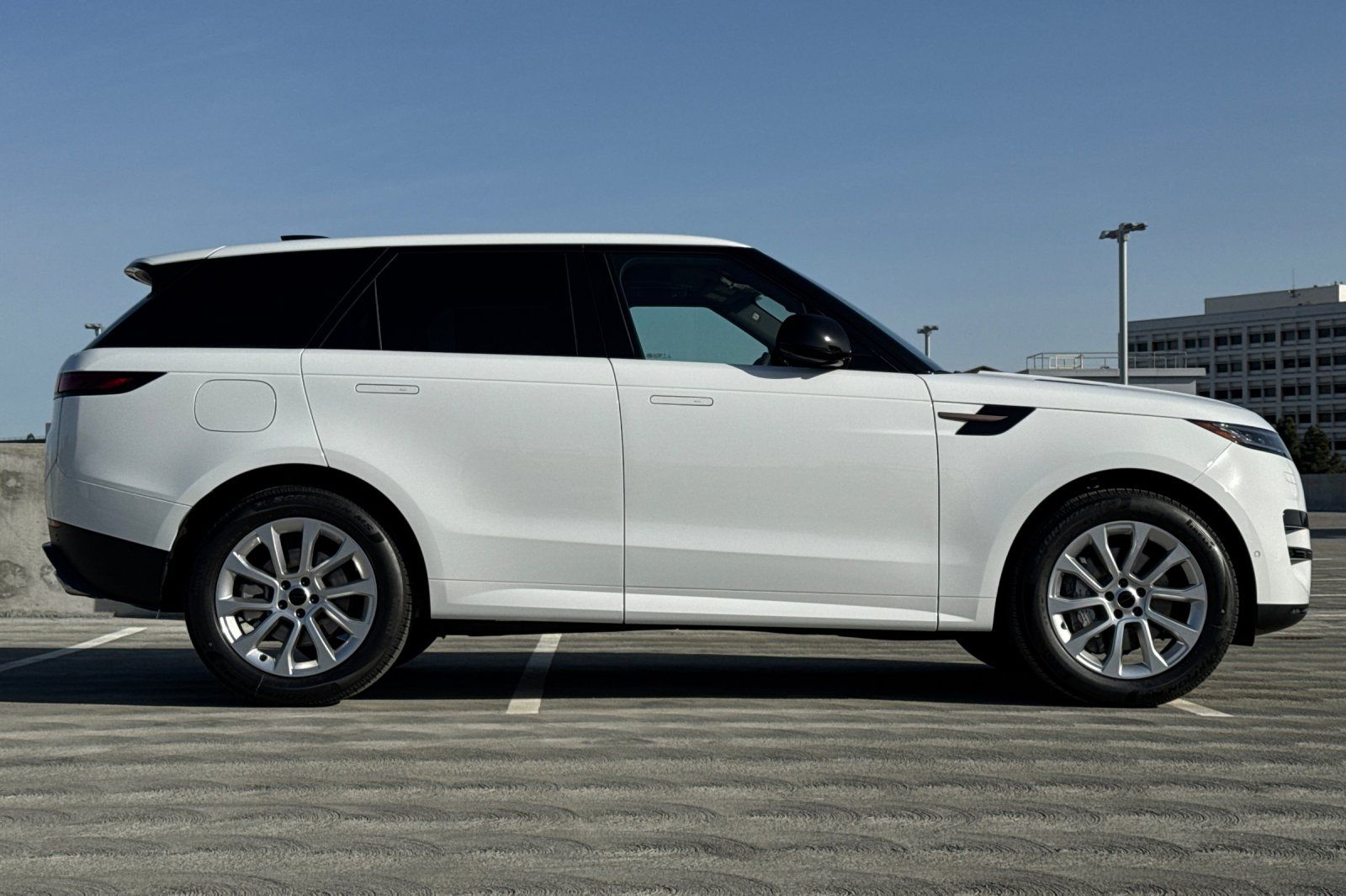 2026 Land Rover Range Rover Sport SE photo 5