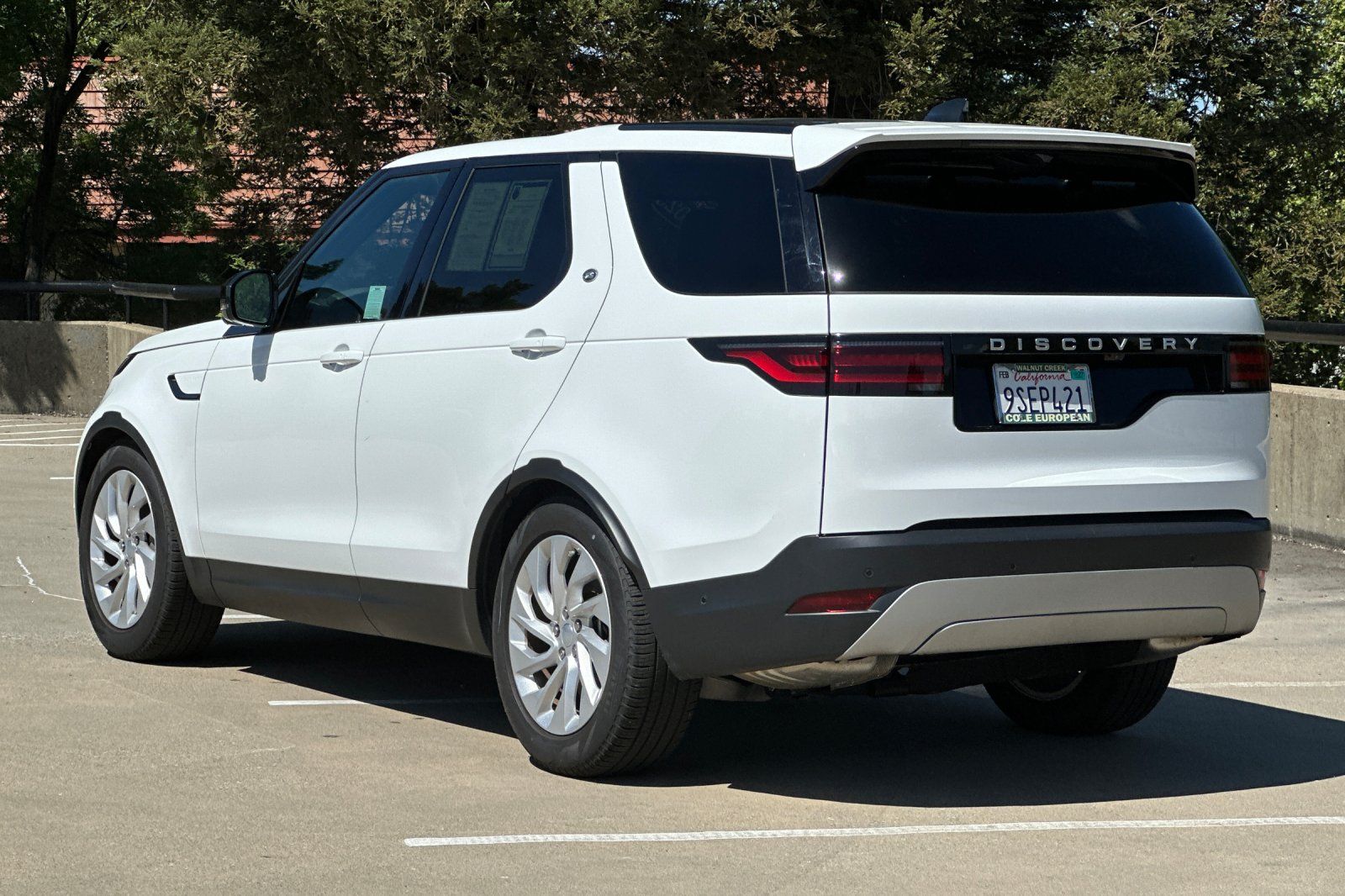 2025 Land Rover Discovery S photo 2