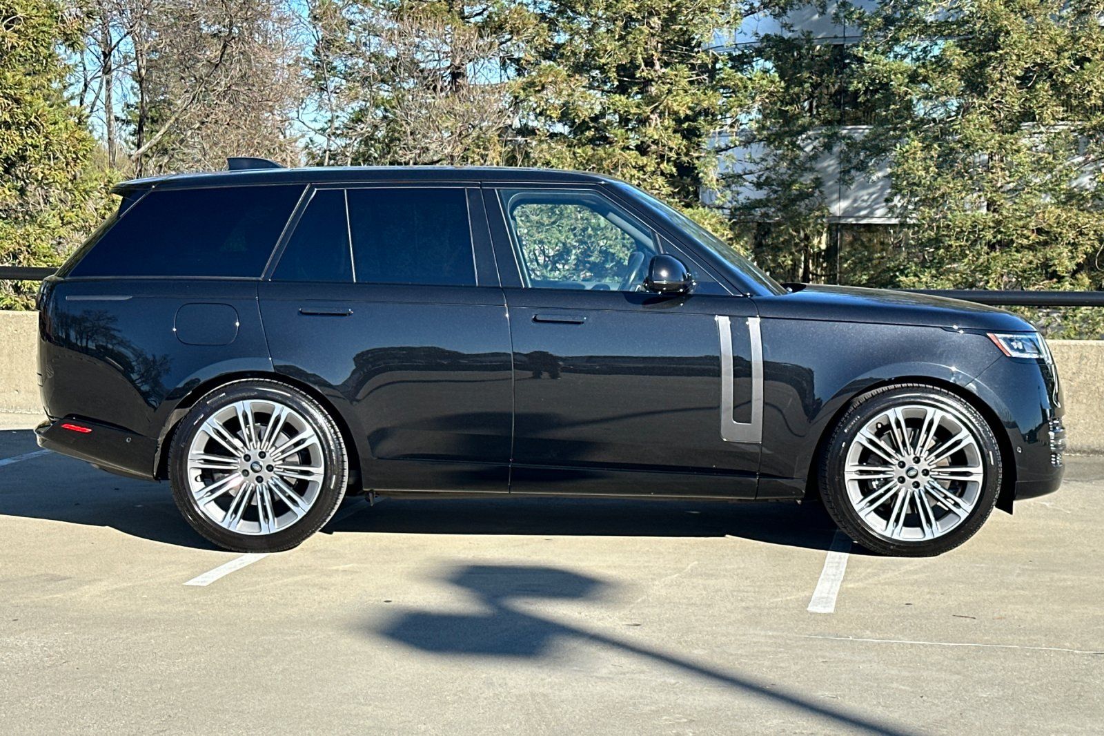 2025 Land Rover Range Rover SE photo 5