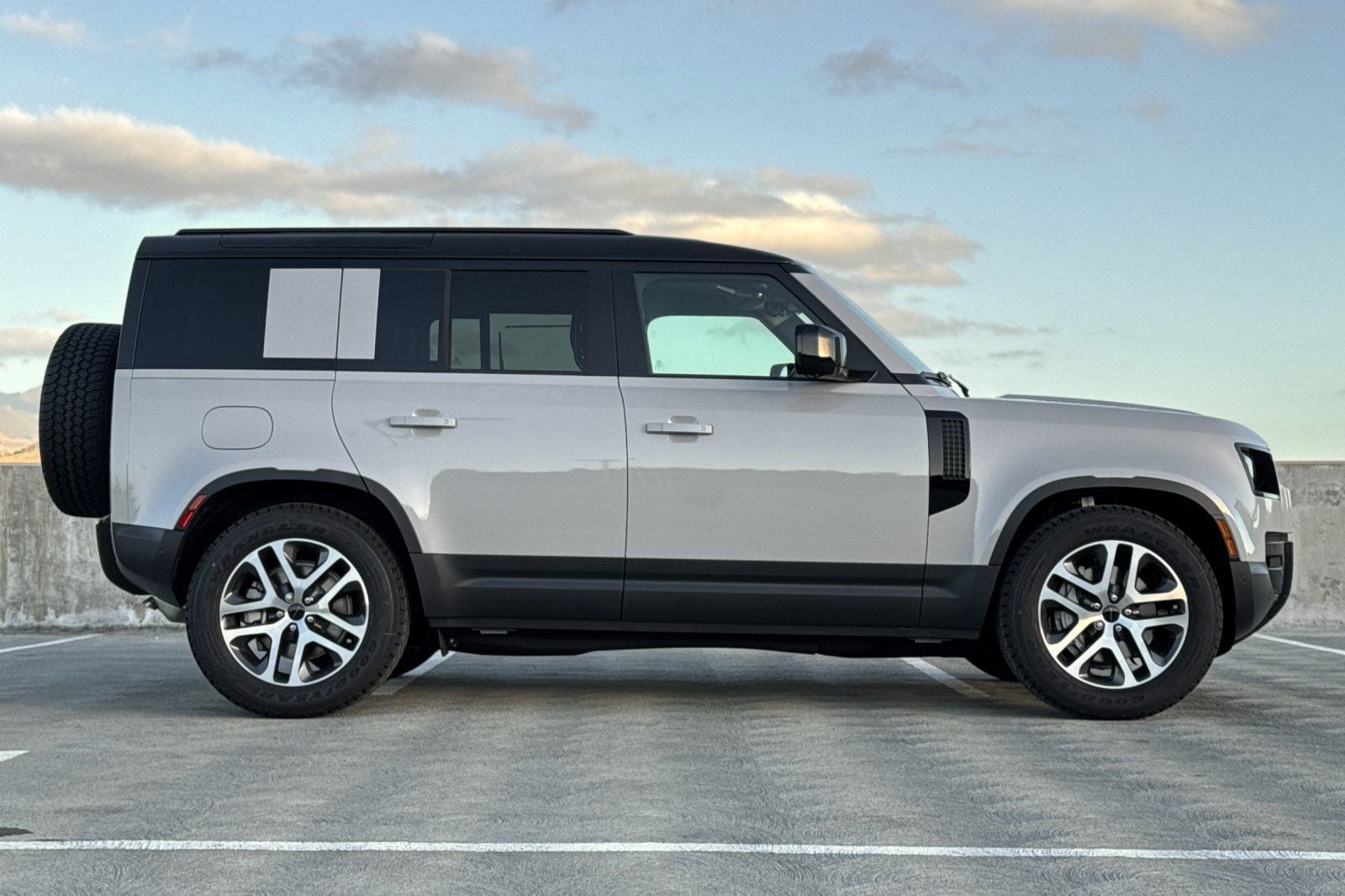 2026 Land Rover Defender 110 S photo 5