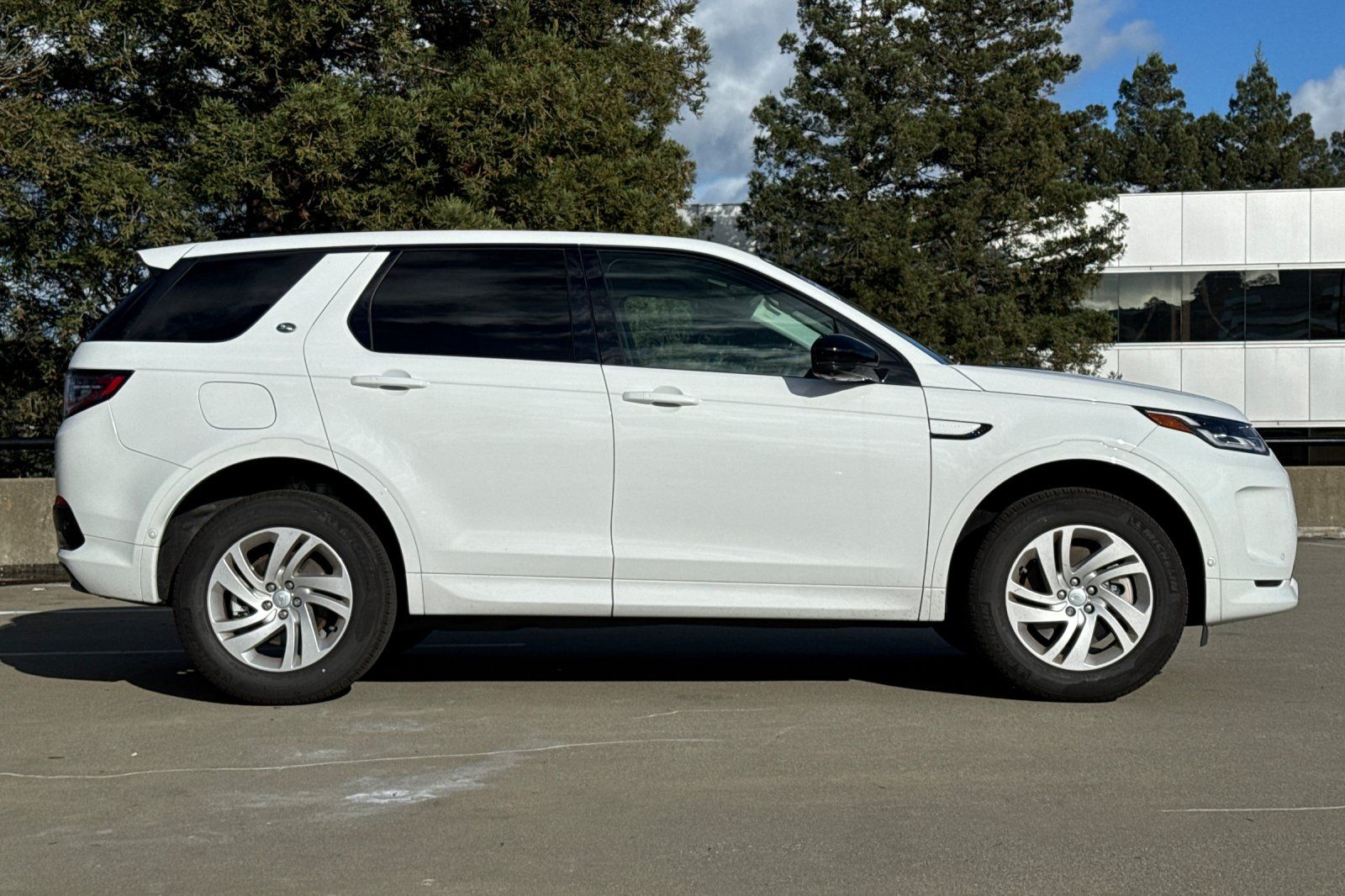 2025 Land Rover Discovery Sport S photo 5