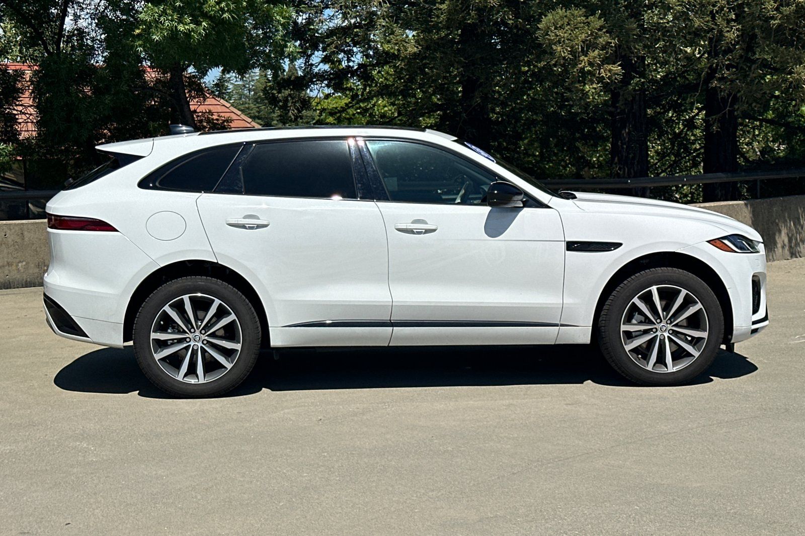 2025 Jaguar F-PACE P250 R-Dynamic S photo 5