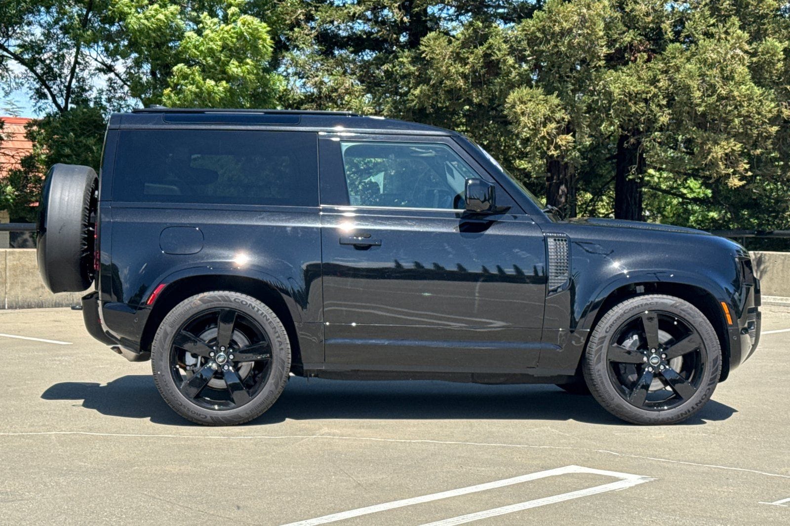 2025 Land Rover Defender 90 X-Dynamic SE photo 5