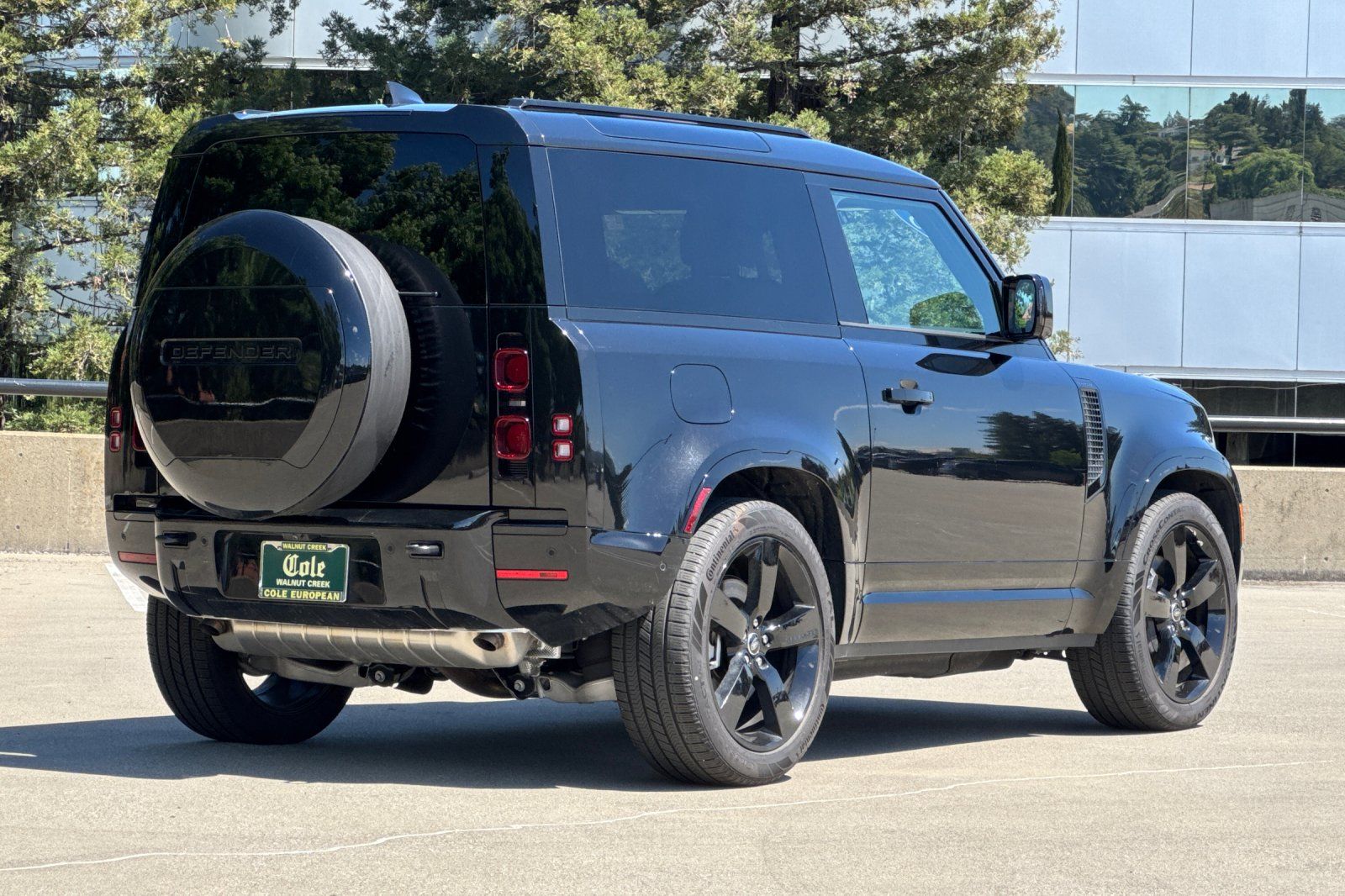 2025 Land Rover Defender 90 X-Dynamic SE photo 4