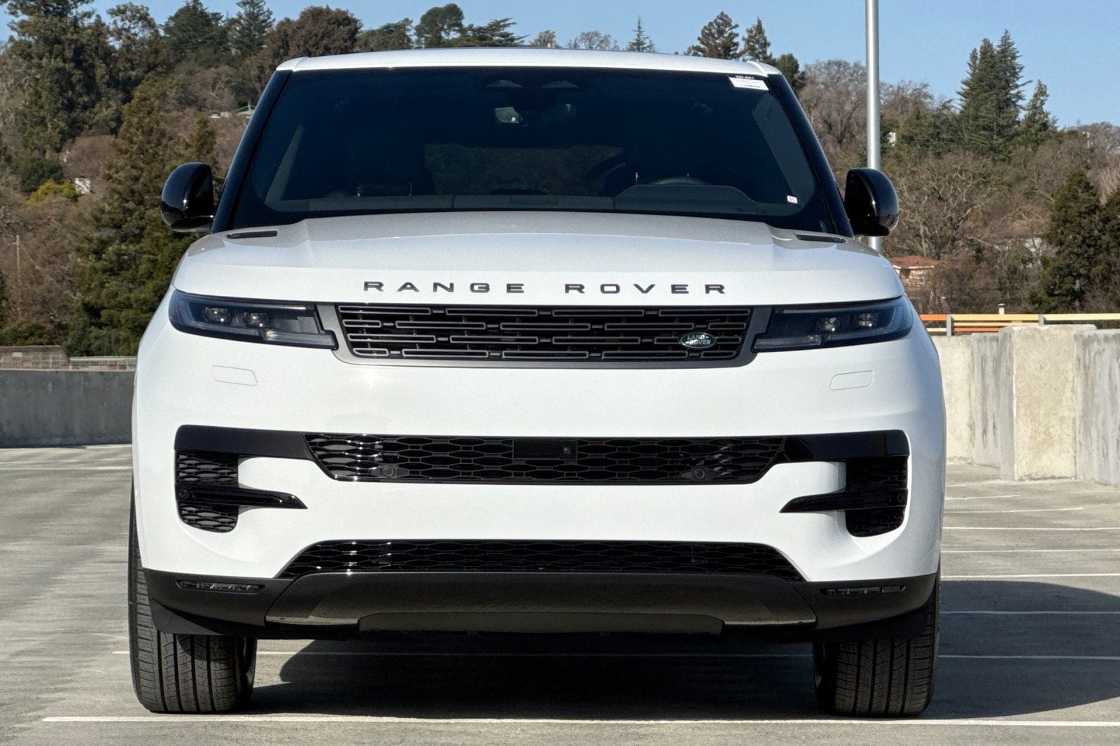 2026 Land Rover Range Rover Sport SE photo 3