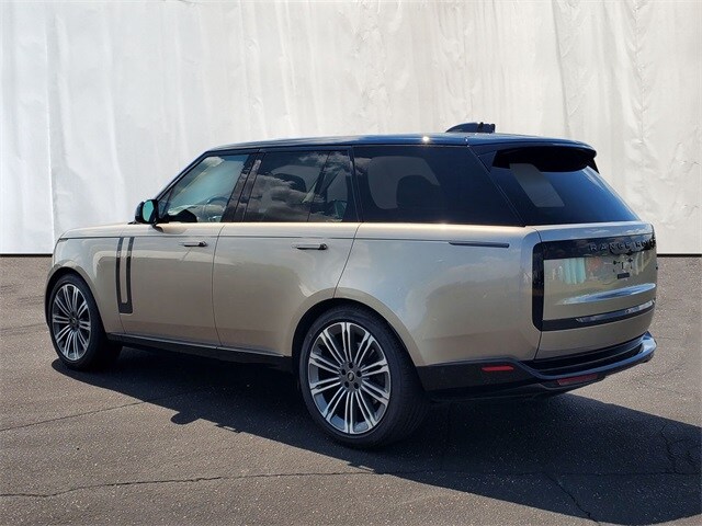 2023 Land Rover Range Rover SE photo 3
