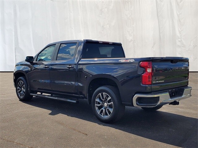 2022 Chevrolet Silverado 1500 LT photo 3