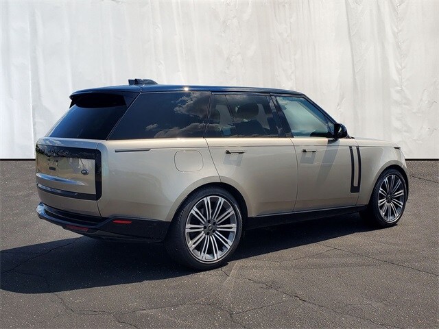 2023 Land Rover Range Rover SE photo 4