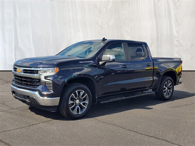 2022 Chevrolet Silverado 1500 LT photo 2
