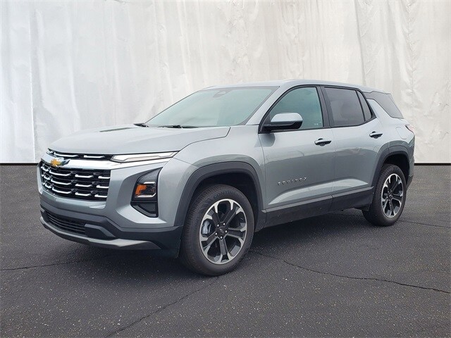 2025 Chevrolet Equinox LT photo 2