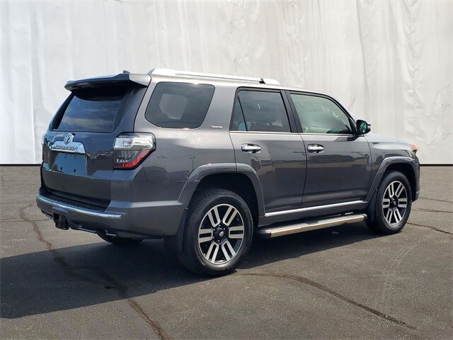 2019 Toyota 4Runner SR5 photo 3