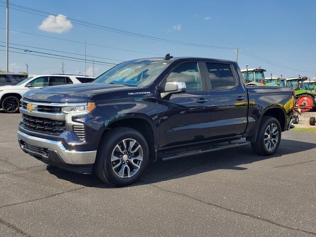 2022 Chevrolet Silverado 1500 LT photo 2