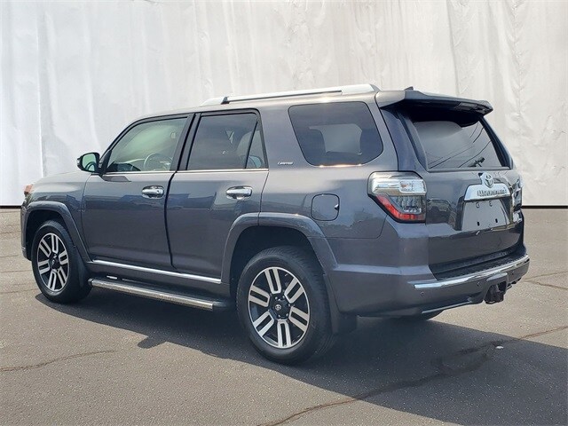2019 Toyota 4Runner SR5 photo 2