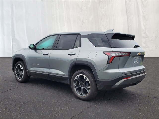 2025 Chevrolet Equinox LT photo 3