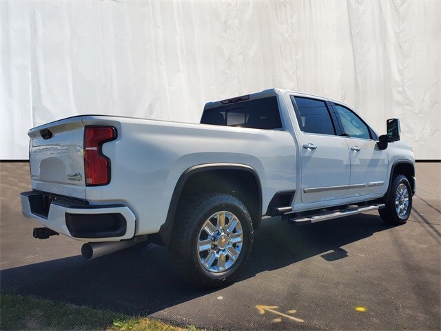 2024 Chevrolet Silverado 3500HD High Country photo 4