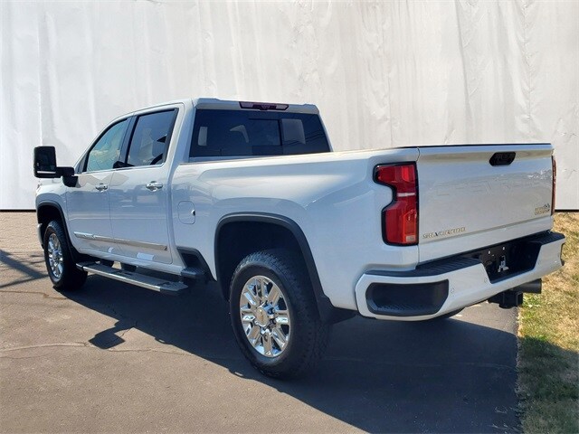 2024 Chevrolet Silverado 3500HD High Country photo 3