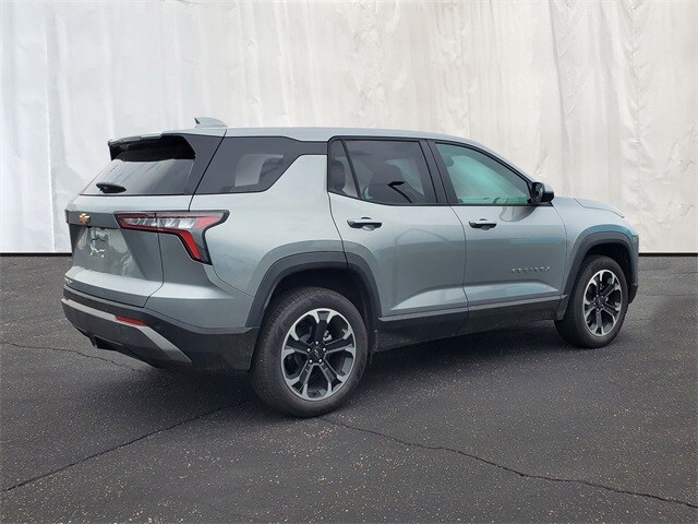 2025 Chevrolet Equinox LT photo 4