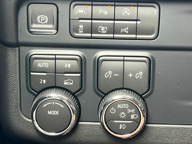 2026 Chevrolet Suburban LT - Photo 19
