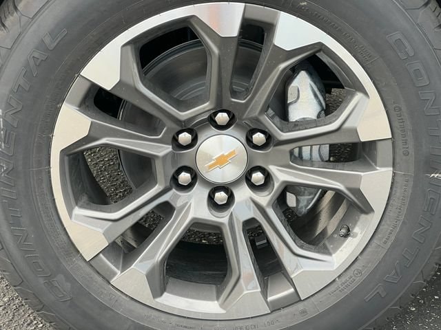 2026 Chevrolet Suburban LT - Photo 9
