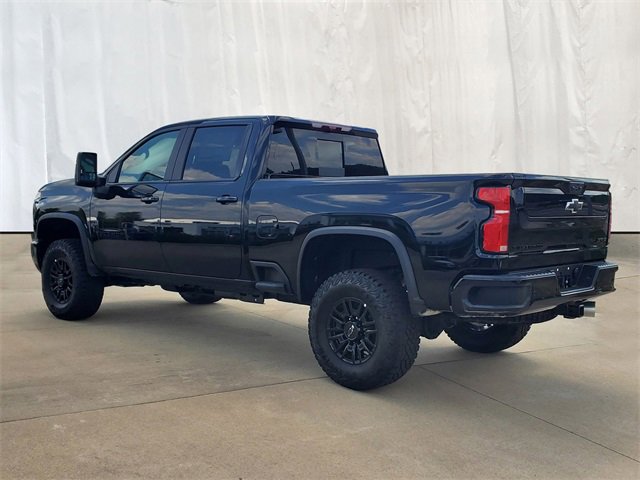 2025 Chevrolet Silverado 2500HD ZR2 photo 3