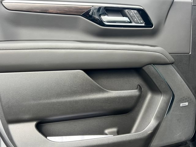 2026 Chevrolet Suburban LT - Photo 15