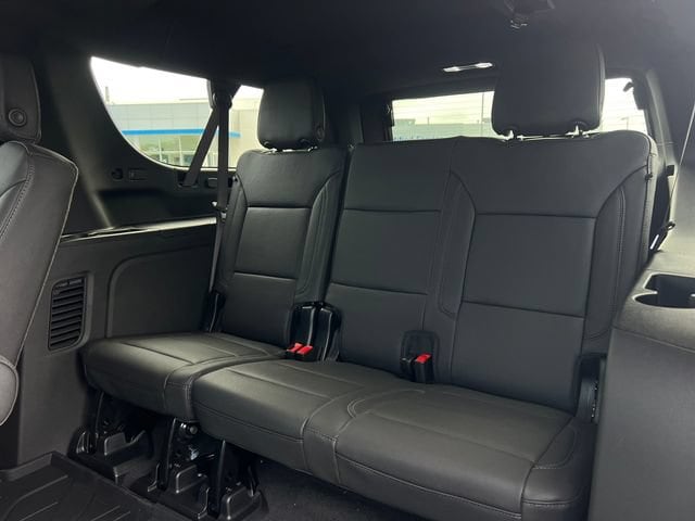 2026 Chevrolet Suburban LT - Photo 7