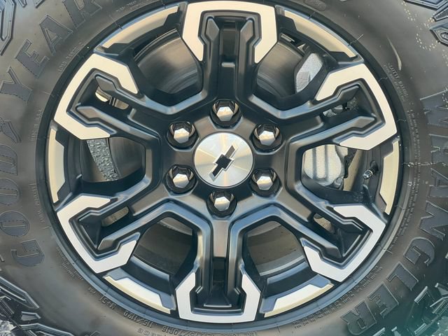 2026 Chevrolet Silverado 1500 ZR2 - Photo 11