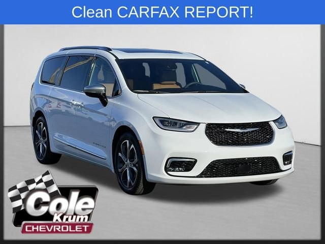 2023 Chrysler Pacifica Pinnacle's photo