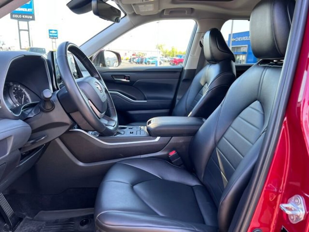 Used 2022 Toyota Highlander XLE