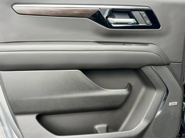 2026 Chevrolet Suburban LT - Photo 36