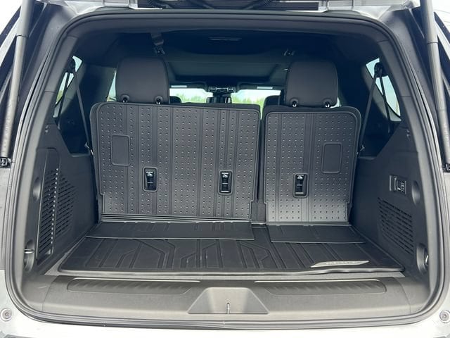2026 Chevrolet Suburban LT - Photo 37