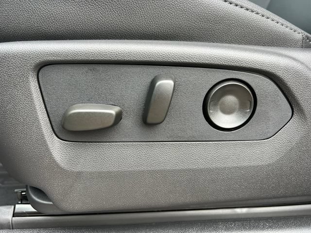 2026 Chevrolet Suburban LT - Photo 11