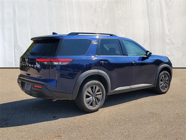 2024 Nissan Pathfinder SV photo 3