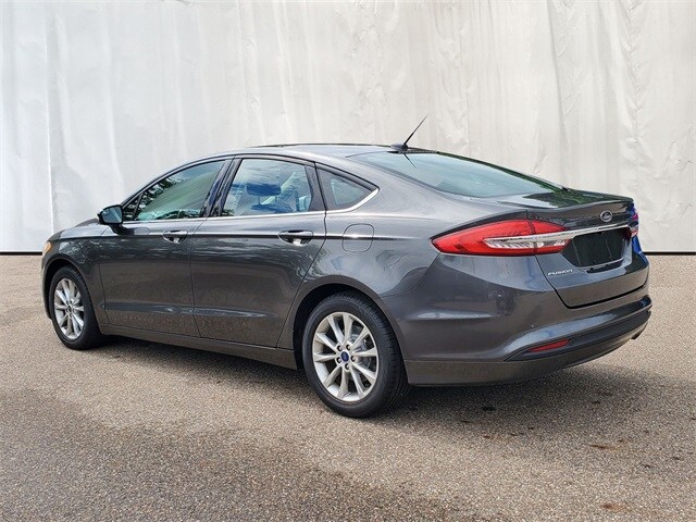 2017 Ford Fusion SE photo 3