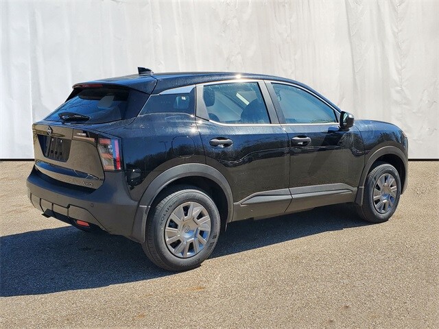 2025 Nissan Kicks S photo 3
