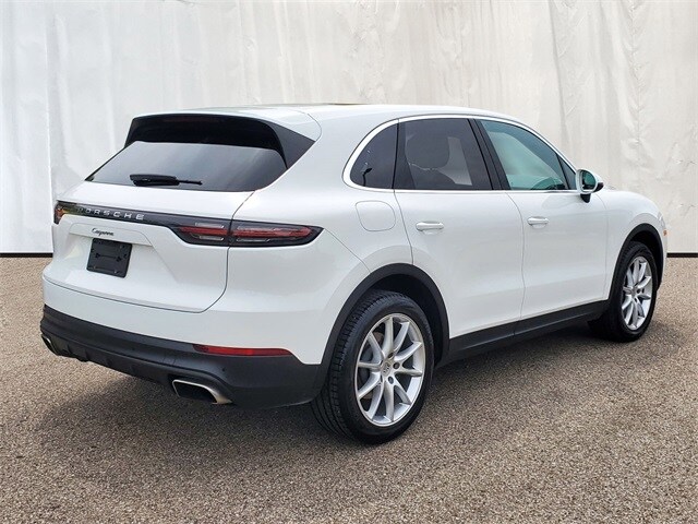 2023 Porsche Cayenne Platinum Edition photo 2