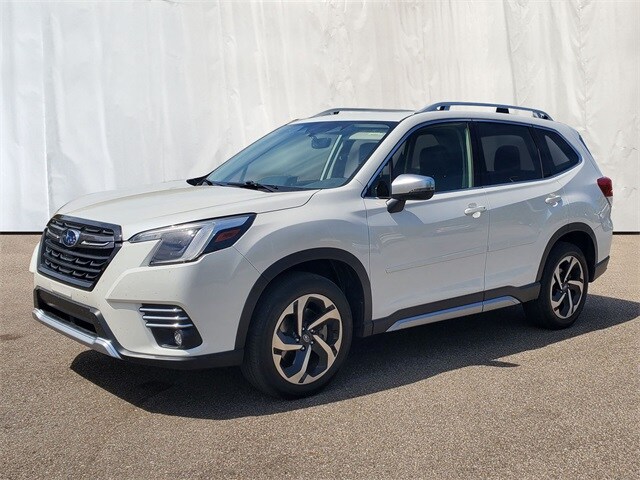 2023 Subaru Forester Touring photo 2