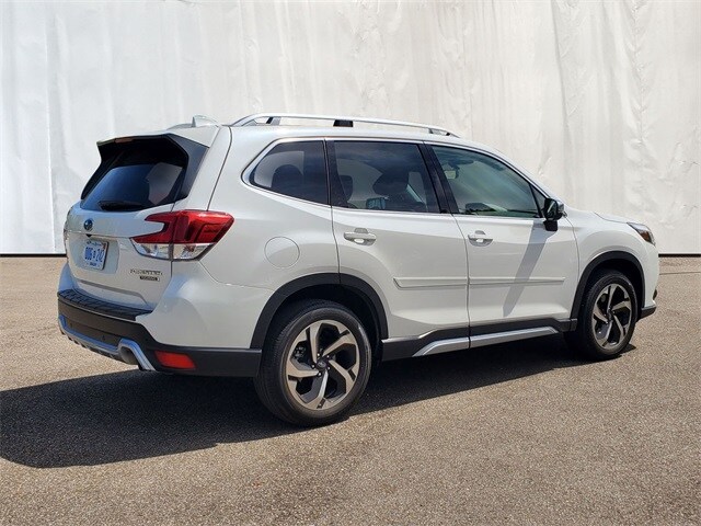 2023 Subaru Forester Touring photo 4