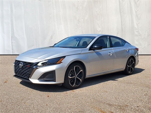 2023 Nissan Altima 2.5 SR photo 2