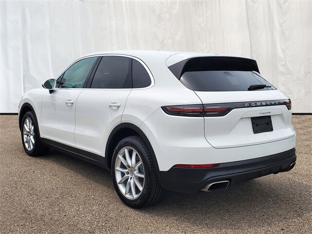 2023 Porsche Cayenne Platinum Edition photo 3