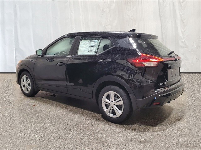 2024 Nissan Kicks S photo 3