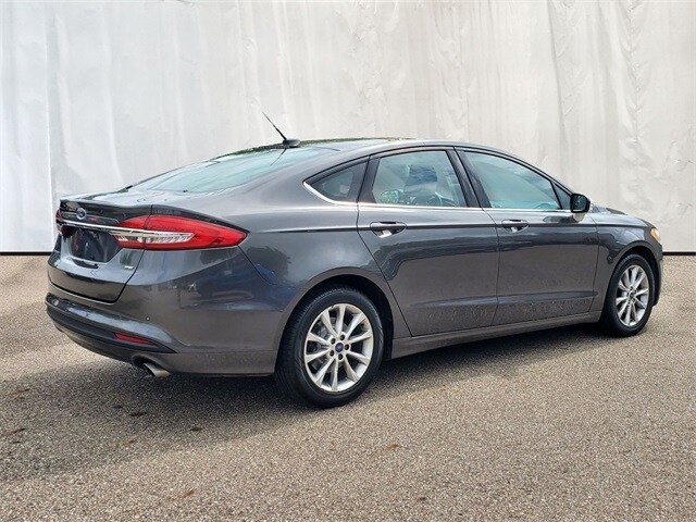 2017 Ford Fusion SE photo 4